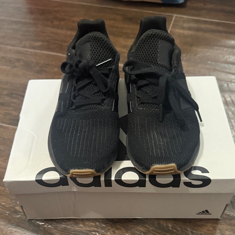 Adidas Kids Swift Run 1.0 size 2 - Picture 2 of 5